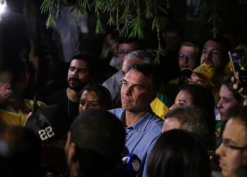 Flávio Bolsonaro condiciona quebra de sigilo a exigências para Lula