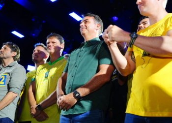 Flávio Bolsonaro e Lula intensificam embate sobre sigilos em meio à campanha