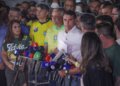Flávio Bolsonaro tem passaporte retido e proibição de deixar o país por ordem de Moraes