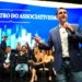 Flávio Bolsonaro visita o pai em Brasília e sela apoio do MDB em São Paulo