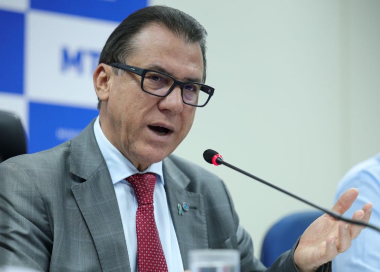 Governo brasileiro bloqueia bens de empresas para barrar assédio eleitoral nas urnas