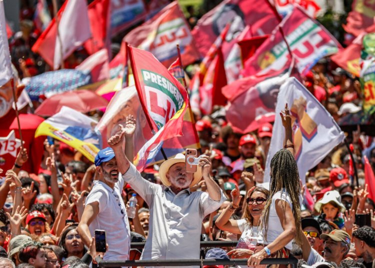 Lula critica Banco Master e reforça apoio ao fim da jornada 6x1 em ato no Distrito Federal