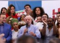 Lula desafia Flávio Bolsonaro a apoiar fim da escala 6x1 em 2026