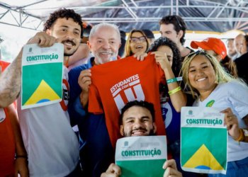 Lula promete Pé de Meia universitário com depósitos mensais de 700 reais para reeleição