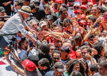 Lula promete recorrer à Justiça contra suspensão do canal Exército do Lula pelo TSE