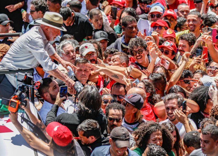 Lula promete recorrer à Justiça contra suspensão do canal Exército do Lula pelo TSE