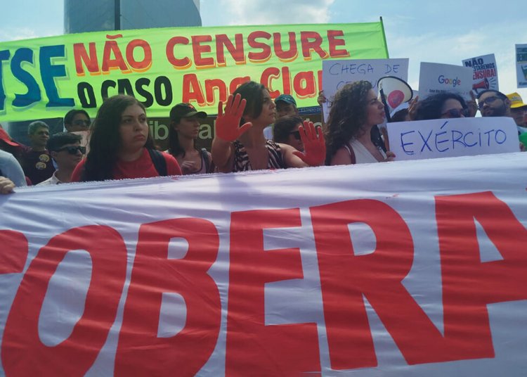 Manifestação em Brasília contesta decisão de Mendonça sobre vídeo do caso Ana Clara