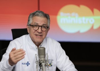 Ministro Alexandre Padilha aciona Justiça contra revista por notícias falsas sobre Lula