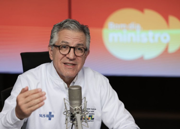 Ministro Alexandre Padilha aciona Justiça contra revista por notícias falsas sobre Lula