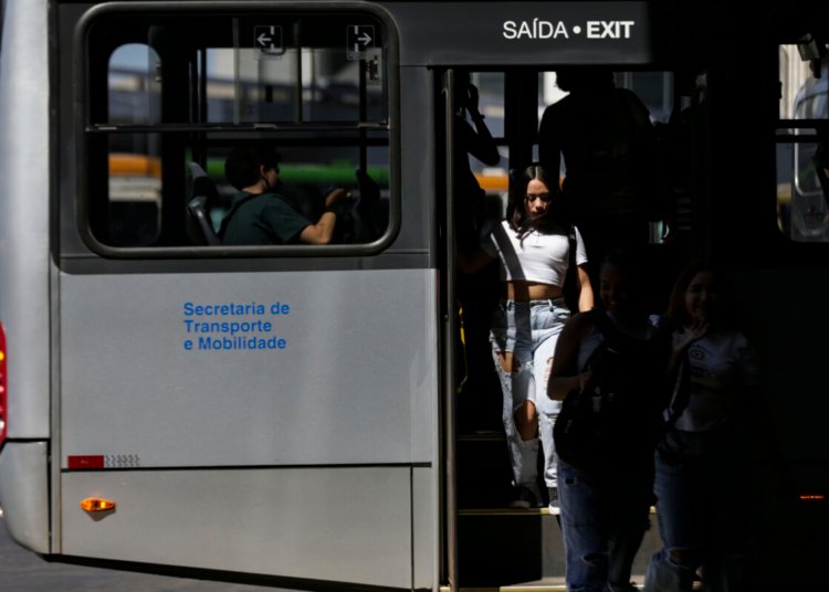 PEC do governo reserva R$ 12 bilhões de emendas para custear tarifa zero no transporte