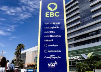 SBT reconhece erro após culpar EBC por falha técnica em propaganda de Flávio Bolsonaro