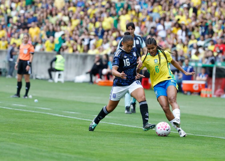 Seleção brasileira feminina foca na Arena de Pernambuco após cortes no elenco