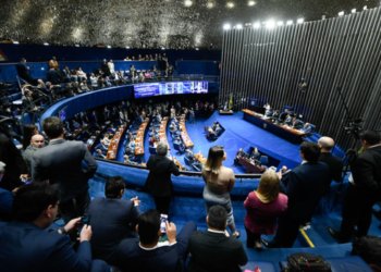 Senado inicia votação da PEC que estabelece o fim da escala de trabalho 6x1