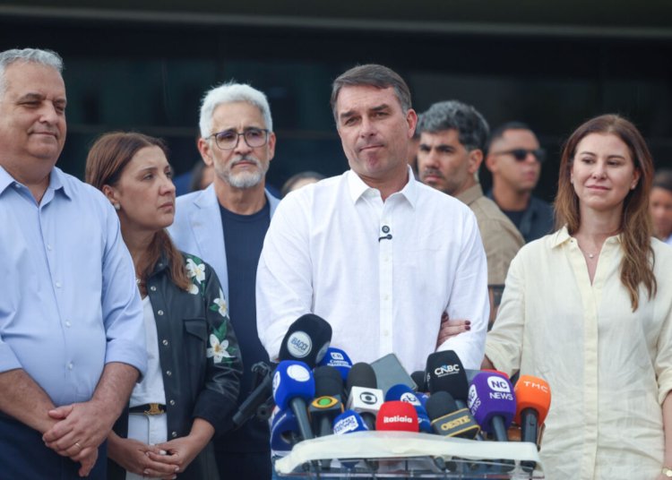 STF nega autorização para buscas em imóveis associados ao senador Flávio Bolsonaro