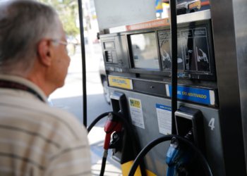 Subvenção ao óleo diesel de R$ 2,12 por litro é estendida por mais 30 dias pelo governo
