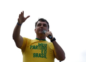 Suposta chegada de Flávio Bolsonaro aos EUA gera especulação sobre Operação Alba