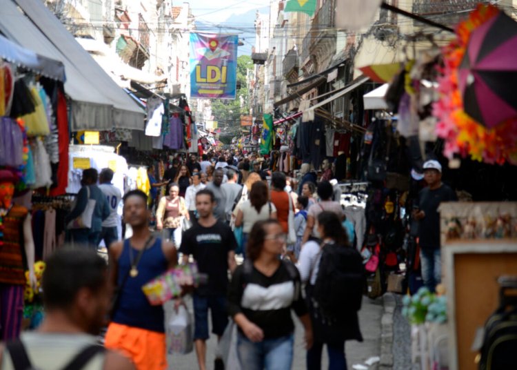 Taxa de desemprego cai a 5,2% no terceiro trimestre e atinge patamar inédito desde 2012