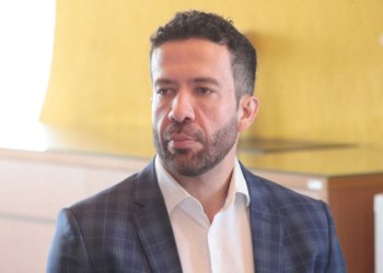 TSE suspende canal de WhatsApp de André Janones e limita alcance de ataques nas eleições